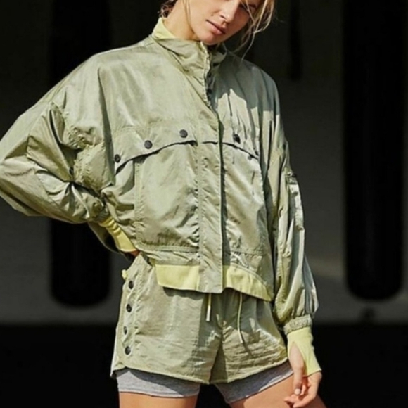 New Free People FP Movement Opal Green Mist Workout Windbreaker Jacket Medium - Picture 3 of 15